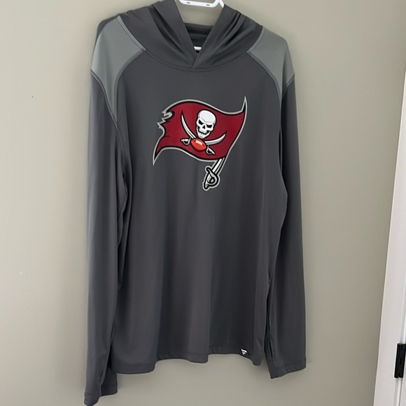 Fanatics Gray Long Sleeve Tee with Tampa Bay Buccaneers Logo - Picture 1 of 3